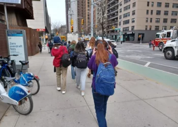 Proponen castigo severo en NY a quienes hagan llamadas falsas para reportar la presencia de pistoleros o bombas en escuelas