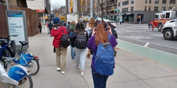 Proponen castigo severo en NY a quienes hagan llamadas falsas para reportar la presencia de pistoleros o bombas en escuelas