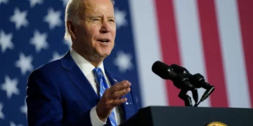 Biden ampliará el acceso sanitario de algunos inmigrantes
