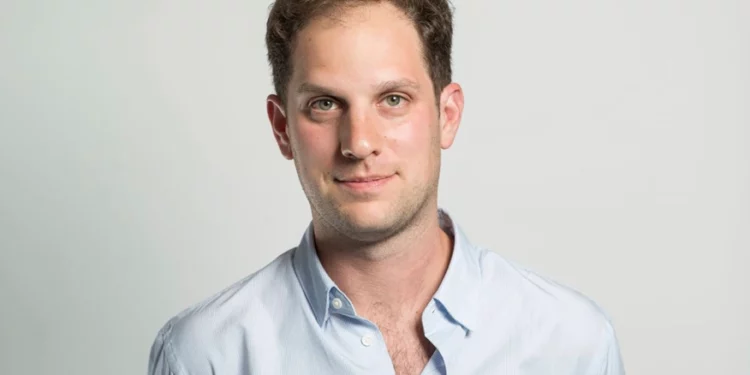 Diplomático: Rusia podría discutir un canje por el periodista estadounidense encarcelado