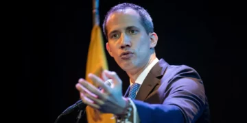 Juan Guaidó llega a Miami luego de ser expulsado de Colombia por el Gobierno de Petro