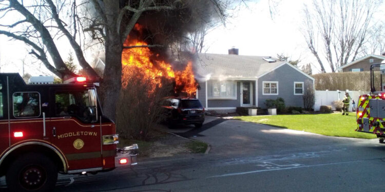 Un incendio en una casa de Middletown daña gravemente un garaje