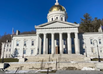 El gobernador de Vermont firma una ley que eleva a 18 años la edad mínima para contraer matrimonio