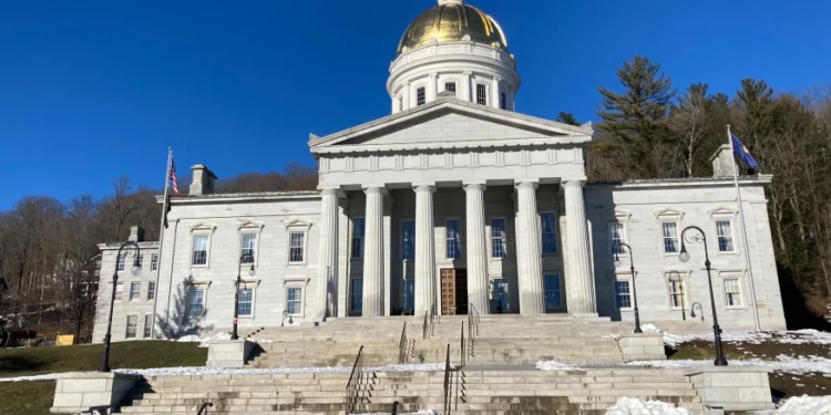 El gobernador de Vermont firma una ley que eleva a 18 años la edad mínima para contraer matrimonio