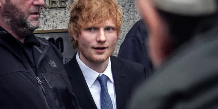 Ed Sheeran se pone musical con el jurado de Nueva York