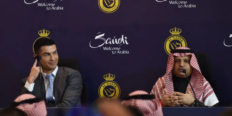 Presidente del Al-Nassr sorprende a Cristiano Ronaldo y asegura que su fichaje fue “una estafa”