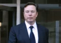 Perdió su empleo por firmarle un cheque a un estafador que se hizo pasar por Elon Musk