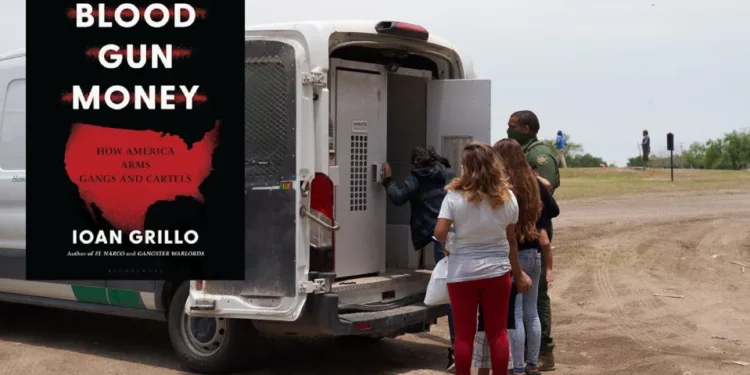 Cómo el tráfico de armas desde Estados Unidos contribuye a la inmigración (podcast)