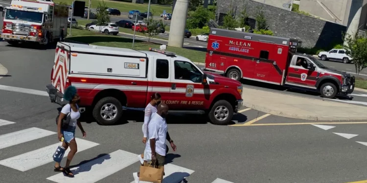 Al menos un herido de gravedad tras tiroteo en un centro comercial en Virginia