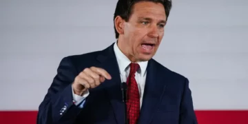 Alertan a indocumentados de viajar a Florida ante duras leyes contra inmigrantes de Ron DeSantis