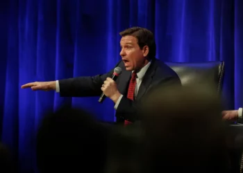 Cámara de Florida aprueba prohibir el aborto después de seis semanas