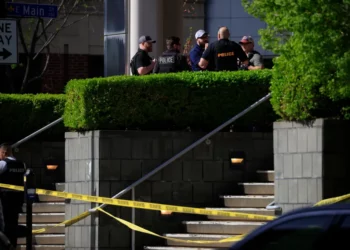 Aumenta a cinco la cifra de muertos tras tiroteo en banco de Louisville que dejó también ocho heridos