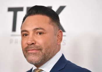Óscar de la Hoya admite que el mejor peleador nacido en México es Canelo Álvarez