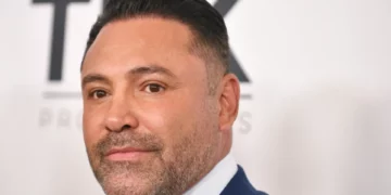 Óscar de la Hoya admite que el mejor peleador nacido en México es Canelo Álvarez