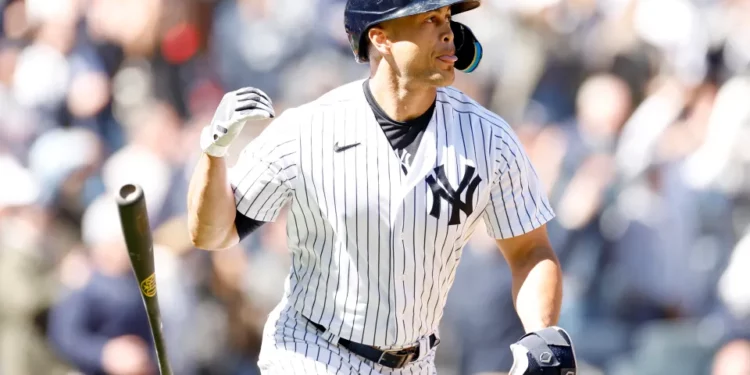 Giancarlo Stanton lideró victoria de Yankees ante Giants con descomunal jonrón de casi 500 pies [Video]