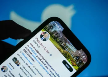 Twitter eliminó la palomita azul de miles de cuentas, incluidas las de celebridades y políticos