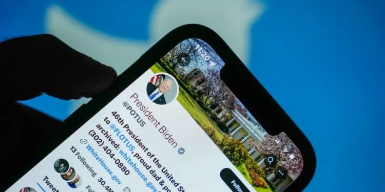 Twitter eliminó la palomita azul de miles de cuentas, incluidas las de celebridades y políticos