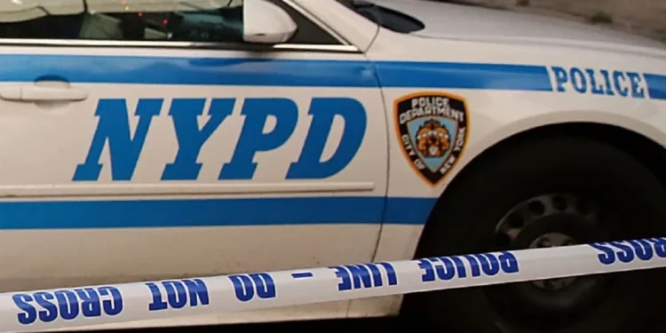 Hallan el cuerpo de un hombre apuñalado en un ascensor en El Bronx