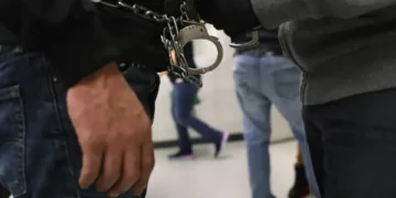 Inmigrantes demandan a ICE por represalias tras denunciar abusos