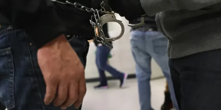 Inmigrantes demandan a ICE por represalias tras denunciar abusos