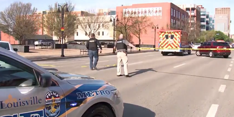 Víctimas en un tiroteo en Louisville