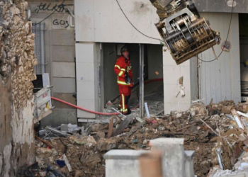 Marsella busca supervivientes en los escombros de un edificio derrumbado el domingo