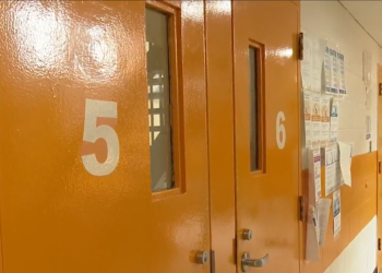 Heroux se enfoca en la prevención de suicidios de reclusos en el sistema penitenciario del condado de Bristol