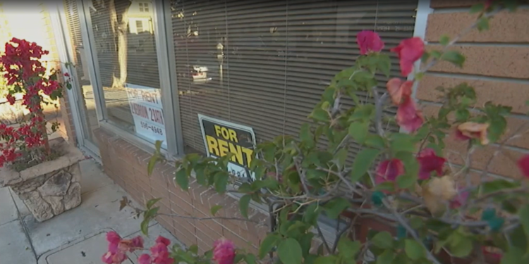 La Cámara de Representantes de RI vota a favor de prohibir las tasas de solicitud de alquiler