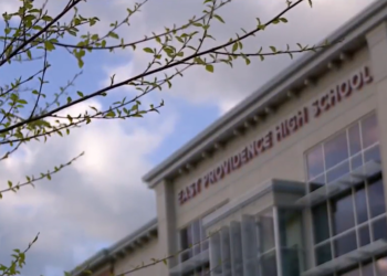 El distrito trabaja en la lista de problemas de la nueva East Providence High School
