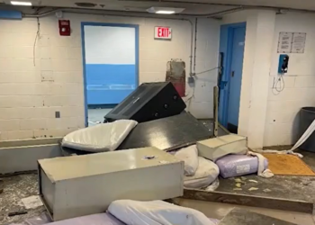 Las imágenes muestran las secuelas del enfrentamiento en la cárcel del condado de Bristol