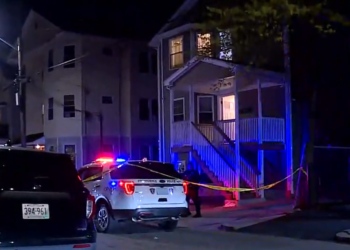 Policía: un niño de 8 años entre los 3 apuñalados en Providence