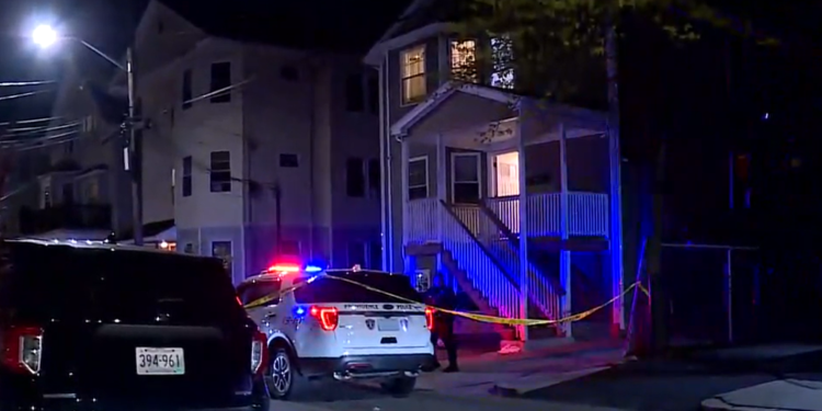 Policía: un niño de 8 años entre los 3 apuñalados en Providence