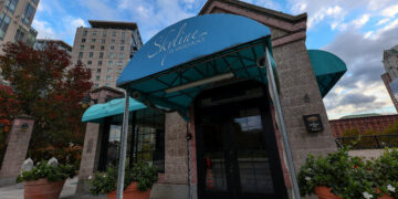 Providence quiere desalojar Skyline del Waterplace