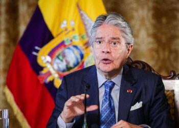 Presidente ecuatoriano autoriza tenencia de armas de uso civil