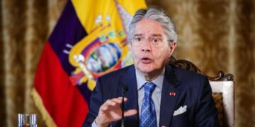 Presidente ecuatoriano autoriza tenencia de armas de uso civil