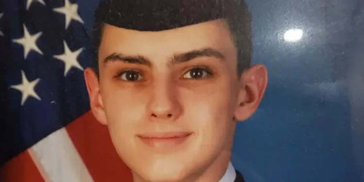 Militar de 21 años detenido en Massachusetts por filtración de documentos secretos del Pentágono sobre Ucrania los divulgó a través de la red social Discord