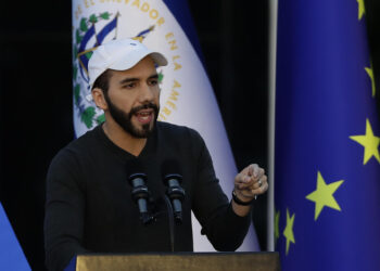 Video: Presidente de El Salvador dice que “no pueden eliminar” al presentador Tucker Carlson