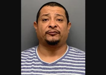 Conductor tenía 300,000 pastillas de fentanilo en el tanque de gasolina de su auto: acusación en Nueva York