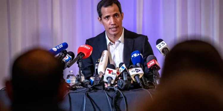 Juan Guaidó sostuvo un encuentro con Almagro en Washington y niega todavía pedir asilo en Estados Unidos