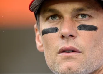 Tom Brady comprará una participación en los Raiders, según su propietario en declaraciones a ESPN