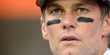 Tom Brady comprará una participación en los Raiders, según su propietario en declaraciones a ESPN