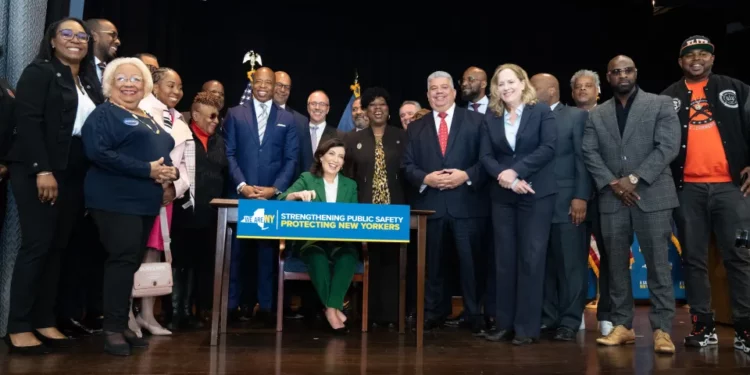 Cambios en la ley de fianzas de NY no “perdonarán” a criminales reincidentes