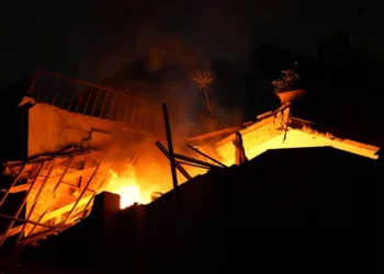 Los ataques israelíes en Gaza matan a 3 militantes de alto rango y a otras 10 personas