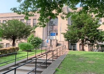 La policía: Un estudiante dispara mortalmente a otro a la salida de una escuela en Pittsburgh