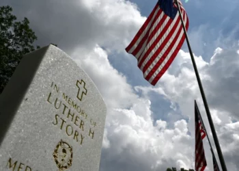 Está en casa»: Los restos del veterano que recibió la Medalla de Honor, desaparecido hace 73 años, regresan a Georgia