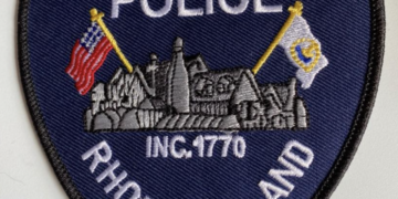 Volantes nacionalistas blancos encontrados en Barrington