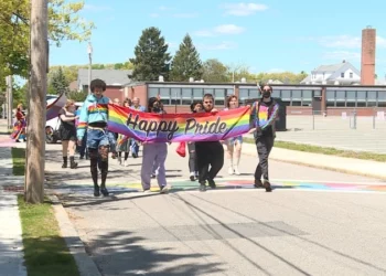 East Providence celebra su segundo desfile anual del orgullo