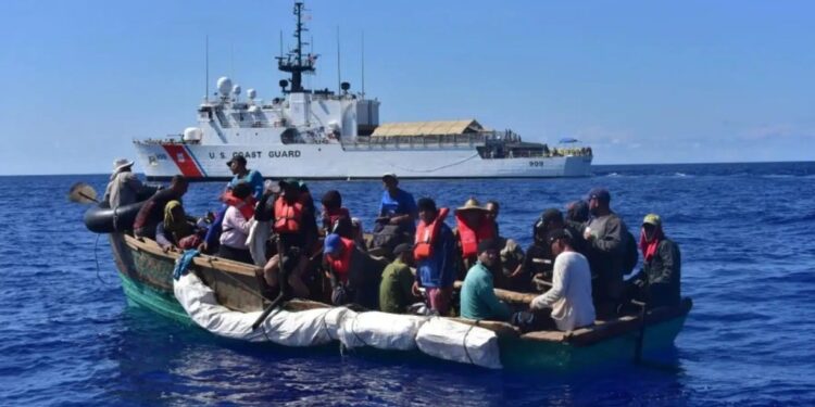 Autoridades de Estados Unidos ha devuelto a casi 3,836 personas desde Florida durante 2023