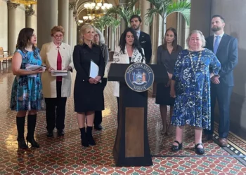 Ley en Nueva York evitaría represalias a trabajadores que denuncien acoso de sus empleadores