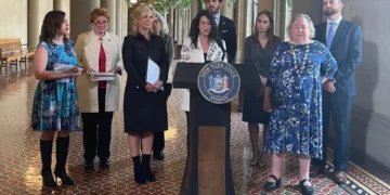 Ley en Nueva York evitaría represalias a trabajadores que denuncien acoso de sus empleadores